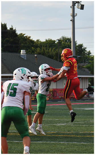 A football player catching a ball. Description generated by AI