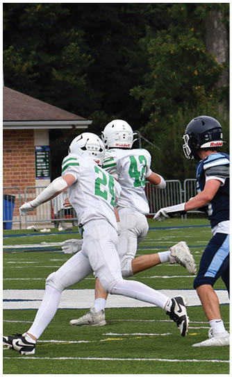 A football player catching a ball. Description generated by AI