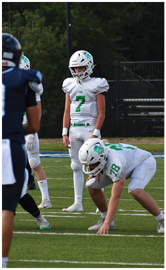 A football player catching a ball. Description generated by AI