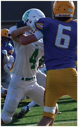 A football player catching a ball. Description generated by AI