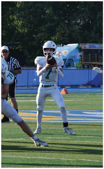 A football player catching a ball. Description generated by AI
