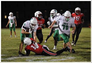 Two football players celebrating on the field. Description generated by AI