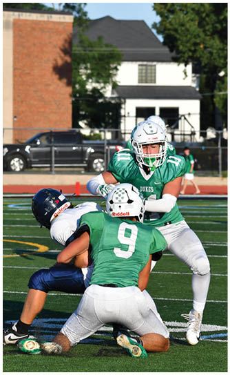 A football player catching a ball. Description generated by AI