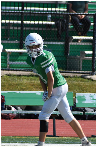 A football player catching a ball. Description generated by AI