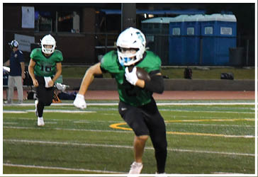 Two football players celebrating on the field. Description generated by AI