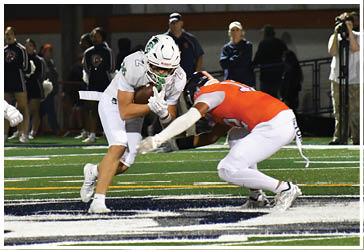 Two football players celebrating on the field. Description generated by AI