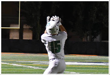 Two football players celebrating on the field. Description generated by AI