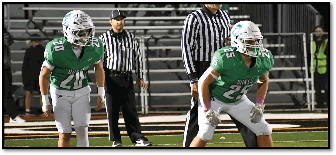 A group of football players on a field. Description generated by AI