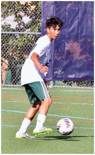 A football player catching a ball. Description generated by AI