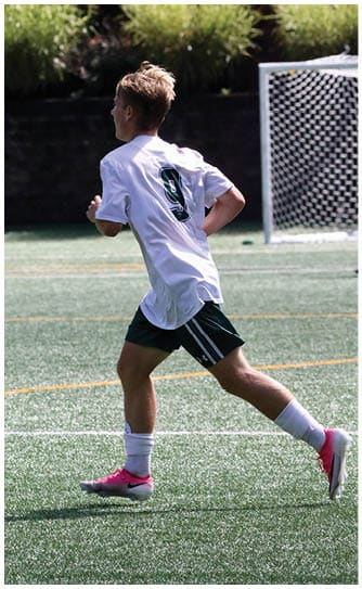 A football player catching a ball. Description generated by AI