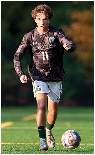A football player catching a ball. Description generated by AI