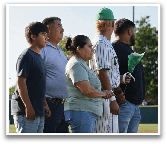A group of people standing on a field. Description generated by AI