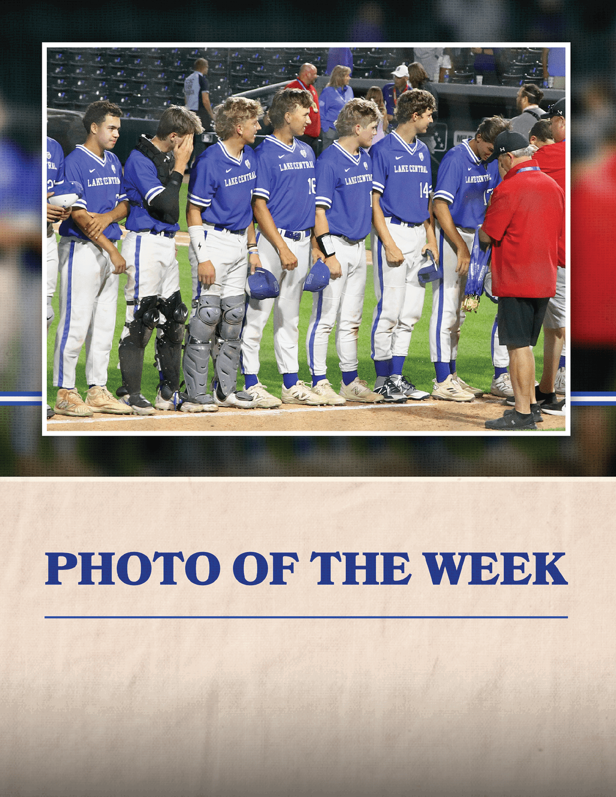 A group of baseball players posing for a picture. Description generated by AI