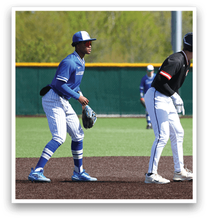 Two baseball players on a field. Description generated by AI