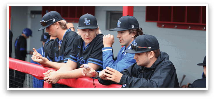 A group of people wearing black and blue hats. Description generated by AI