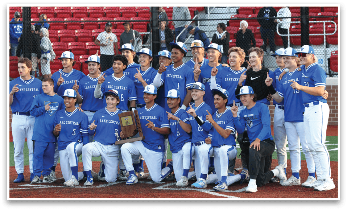 A group of baseball players posing for a photo. Description generated by AI