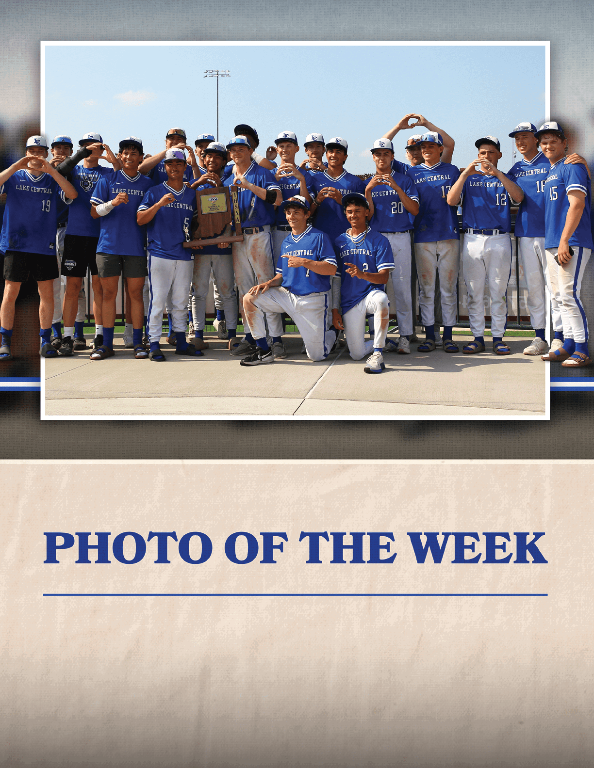 A group of baseball players posing for a picture. Description generated by AI