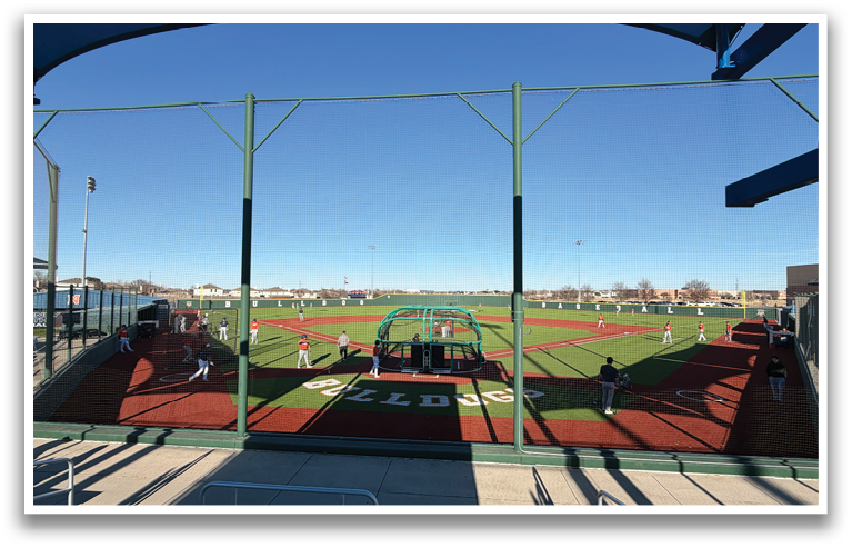 A baseball field with a blue canopy over the dugout. Contenido generado con IA