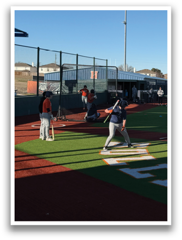A group of people are sitting on a bench in a baseball field. Contenido generado con IA