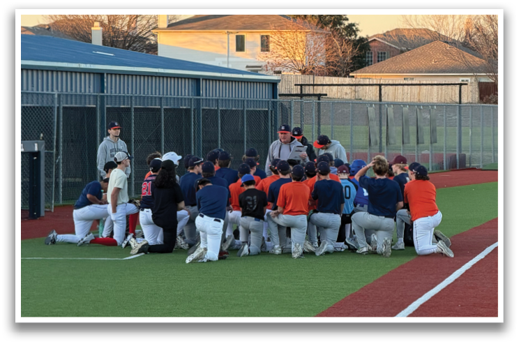 A group of people are sitting on the baseball field. Contenido generado con IA