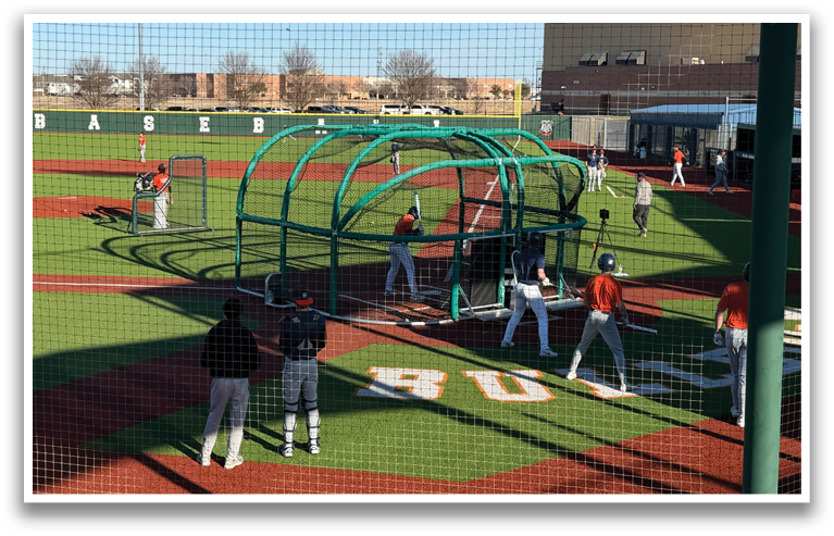A group of men are practicing baseball on a field. Contenido generado con IA
