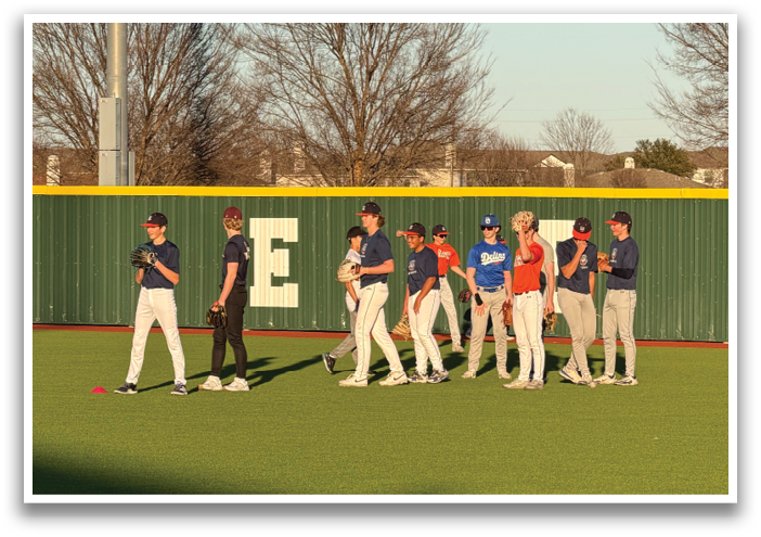 A group of people are standing on a baseball field, posing for a picture. Contenido generado con IA