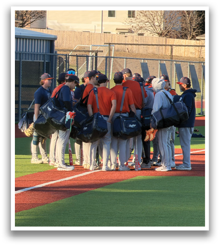 A group of baseball players are standing on a field, some of them holding bags. Contenido generado con IA