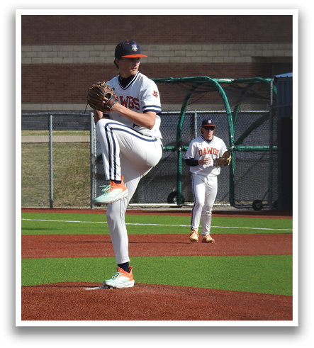 A baseball player in a white uniform is pitching a ball on a field. Contenido generado con IA