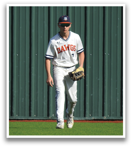 A baseball player wearing a white uniform and a baseball glove. Contenido generado con IA