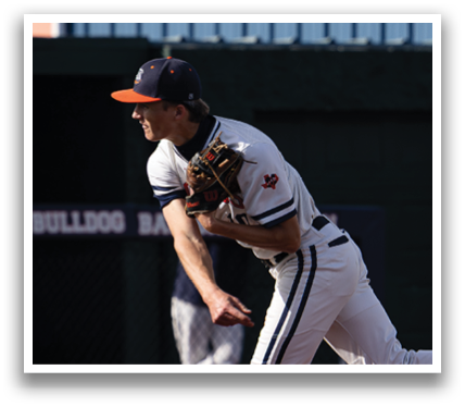 A baseball player in a white uniform is throwing a ball on a field. Contenido generado con IA