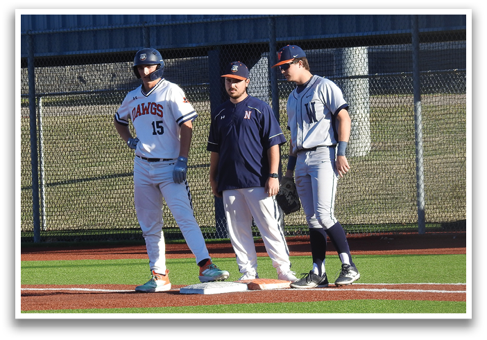 Three baseball players standing on a field, one of them wearing a blue shirt. Contenido generado con IA