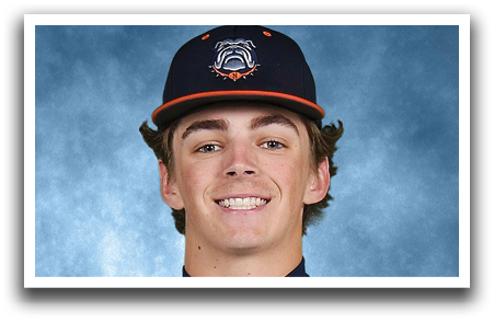 A young man wearing a white baseball uniform with the word “Dawgs" on the front. Contenido generado con IA