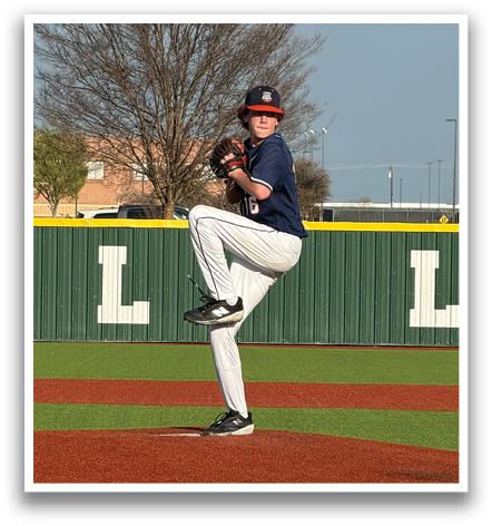 A baseball player is pitching a ball on a field. Contenido generado con IA
