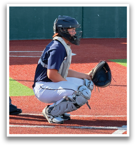 A baseball player is in the air, wearing a catcher's mitt. Contenido generado con IA