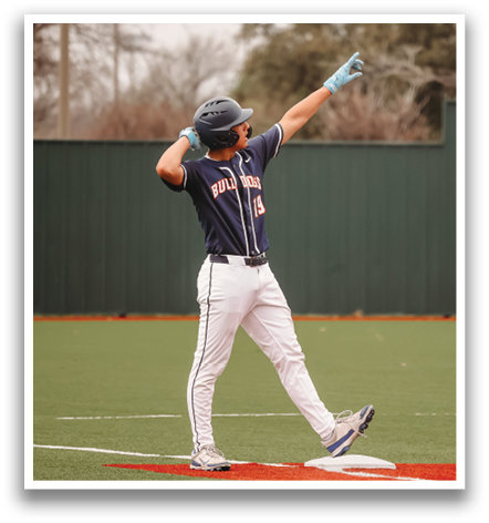 A baseball player in a blue and white uniform is standing on home plate, holding a bat and getting ready to swing. Another player is watching from the outfield. Contenido generado con IA