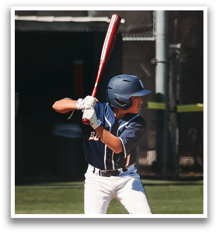 A baseball player is swinging a bat, preparing to hit the ball. Contenido generado con IA