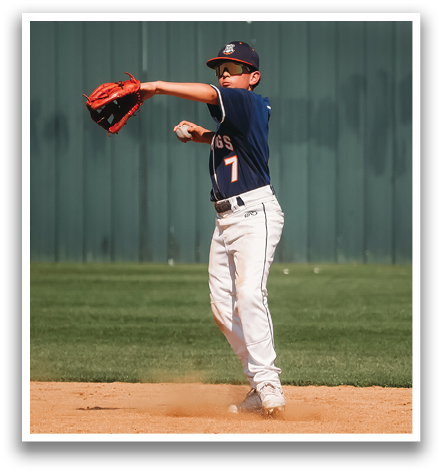 A baseball player in a blue and white uniform is catching a ball with his glove. Contenido generado con IA