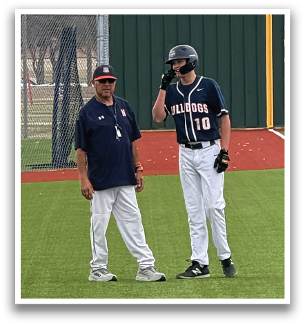Two baseball players are standing on a field, talking to each other. Contenido generado con IA