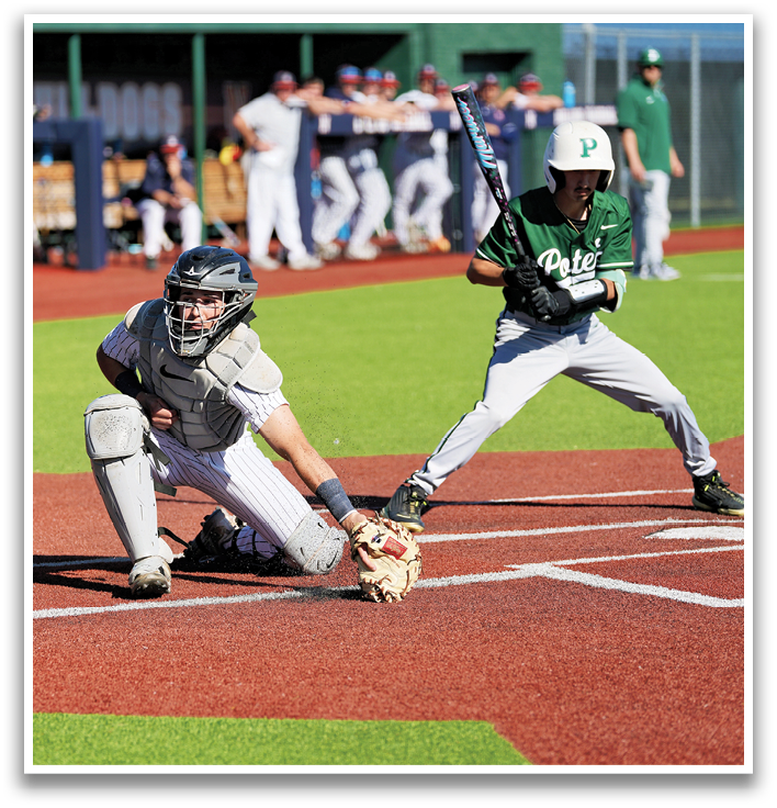 A baseball player is sliding into home plate, while the catcher is trying to tag him out. The umpire is also present, observing the play. Contenido generado con IA
