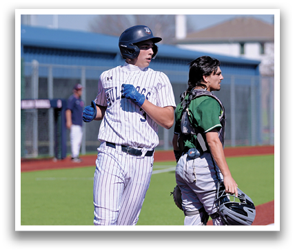 Two baseball players on a field, one holding a bat and the other wearing a catcher's mitt. Contenido generado con IA