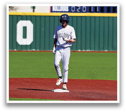 A baseball player is standing on the field, holding a bat and getting ready to hit the ball. Contenido generado con IA