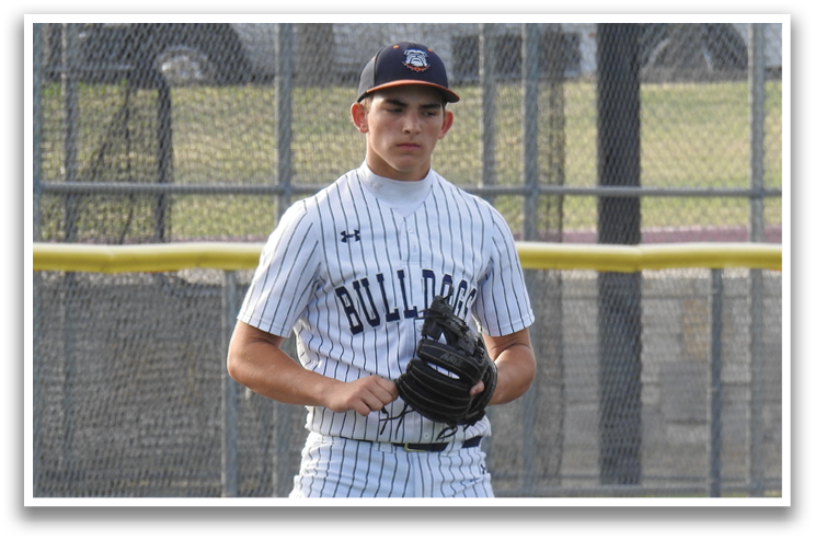 A baseball player in a white and blue uniform stands on the field, holding a baseball glove. Contenido generado con IA