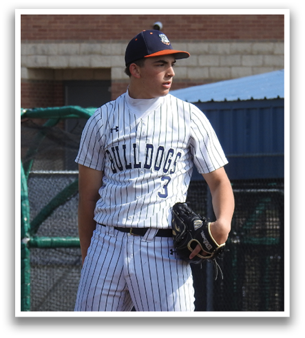 A baseball player wearing a blue helmet and white uniform is standing on a baseball field. Contenido generado con IA
