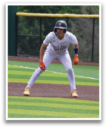 A baseball player is standing on the field, wearing a helmet and holding a baseball bat. Contenido generado con IA