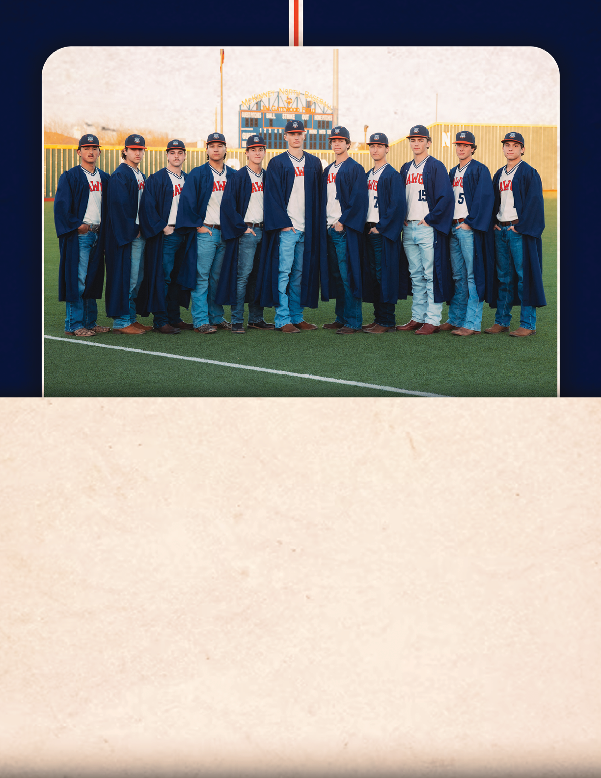A group of men wearing blue robes and cowboy hats pose for a picture. Contenido generado con IA