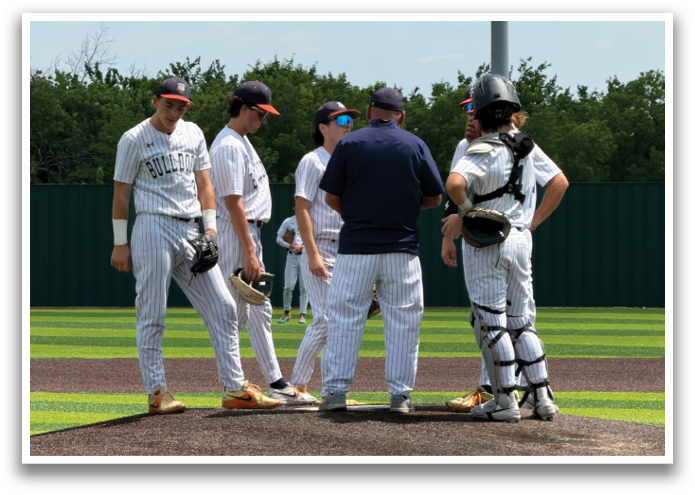 A group of baseball players on a field, some of them wearing helmets. Contenido generado con IA