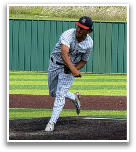 Two baseball players are on the field, one is throwing a ball and the other is running. Contenido generado con IA