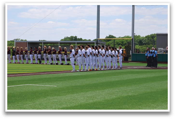 A group of people are standing on a baseball field, some of them wearing uniforms. Contenido generado con IA