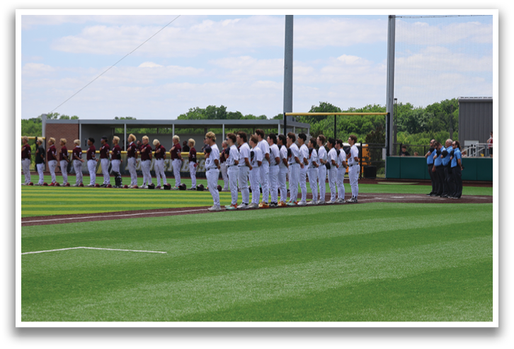 A group of people are standing on a baseball field, some of them wearing uniforms. Contenido generado con IA