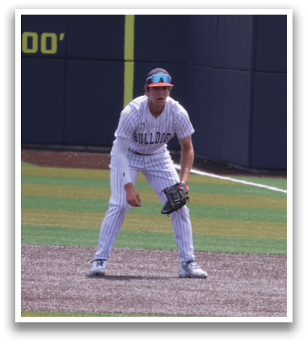 A baseball player is standing on the field, wearing a baseball glove and ready to catch the ball. Contenido generado con IA